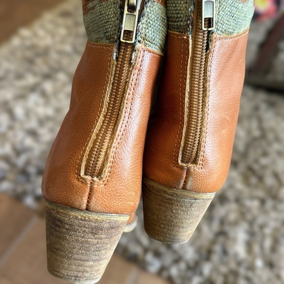 SBICCA Tan Leather Ankle Boots with Patterned Fabric Size 7 Women - Picture 7 of 13